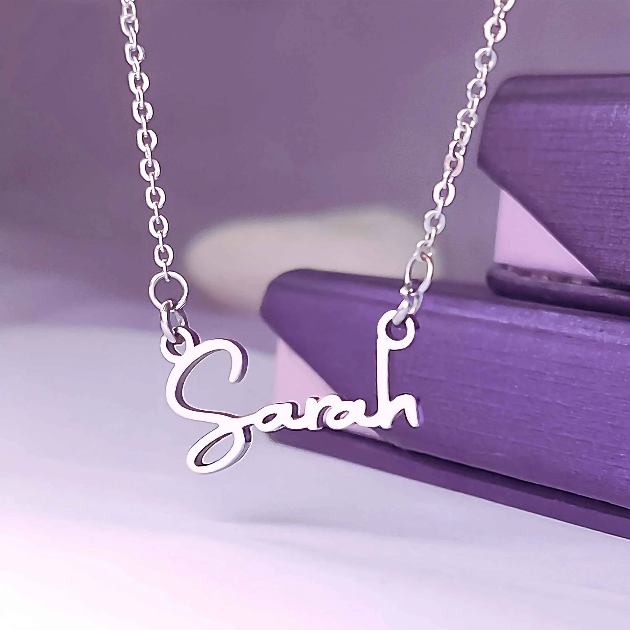 The Evolution of Design Elements in Personalised Jewellery: From Classic to Contemporary