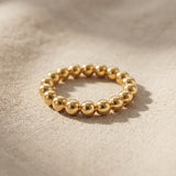 Golden link ring with chain-style design in gold, modern minimalist jewellery for everyday wear