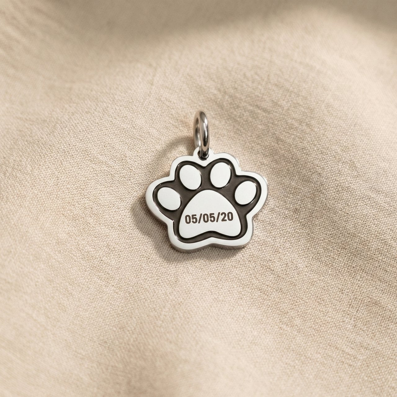 Single paw print charm for keyring symbolizing pet love, companionship, and meaningful remembrance