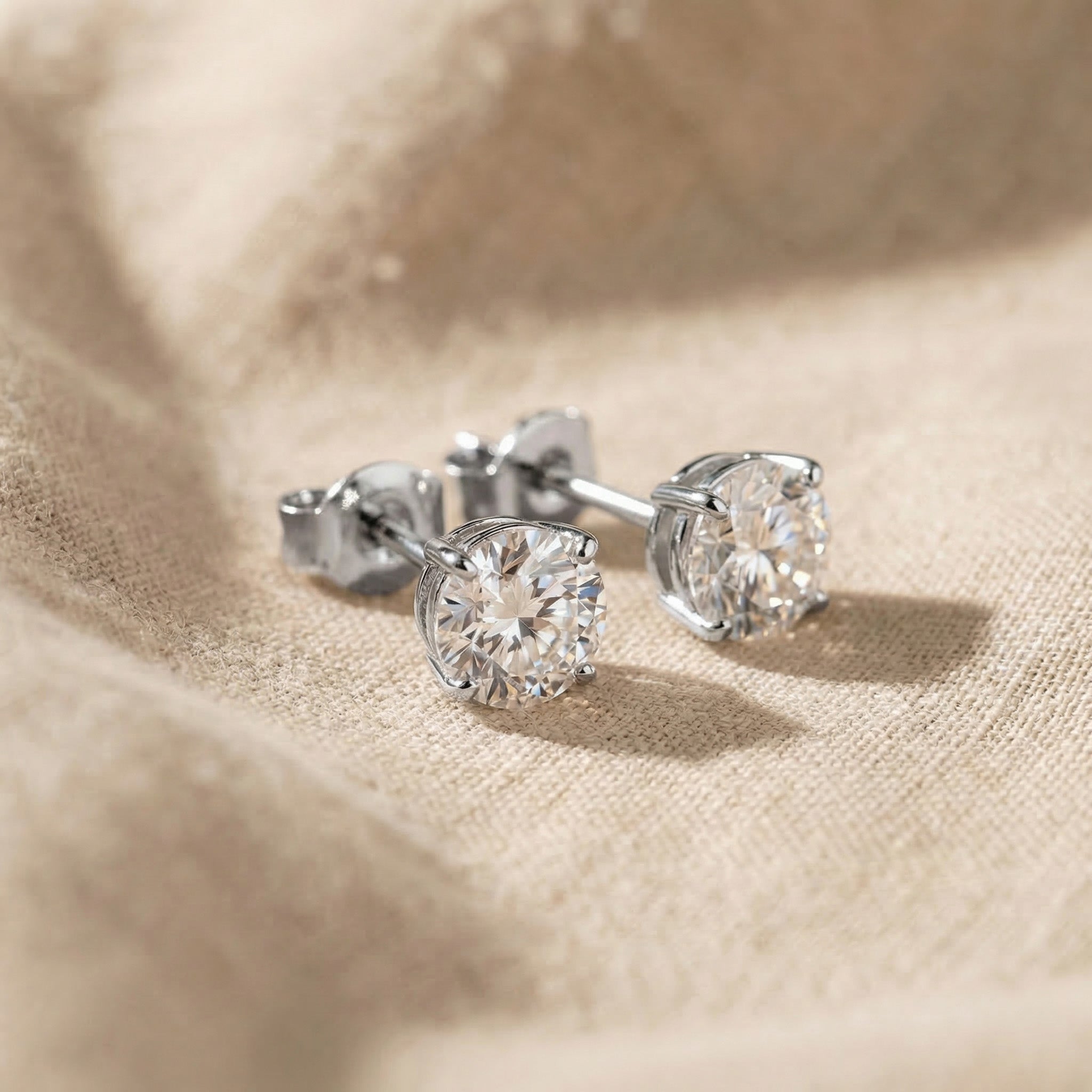Round stud earrings in silver with sparkling stone, timeless minimalist design
