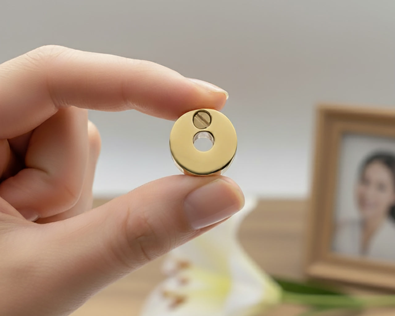 Belle Fever Round Cremation Charm, a meaningful keepsake to hold precious memories with love and remembrance
